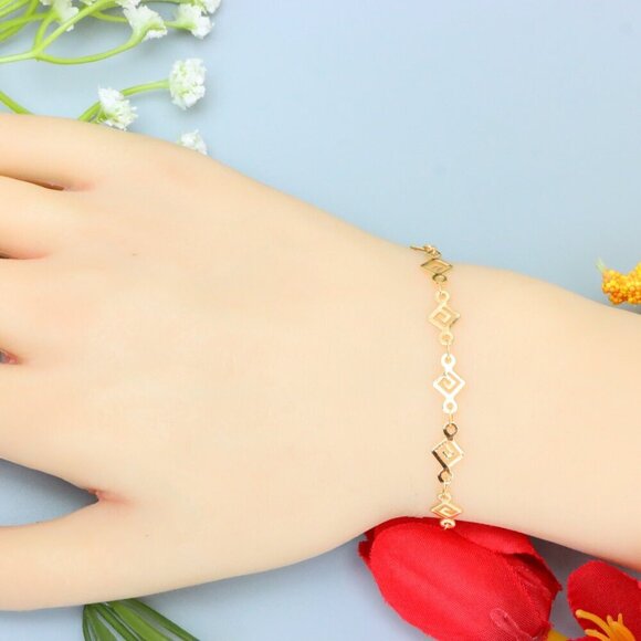 "Elegant & Trendy Bracelet, A Perfect Gift for Women, Thoughtful, EVCH1782 - Picture 2 of 10